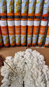 Keo bọt nở 750ml Malaisia bình xịt bọt nở Rockiya