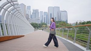 ไม้เซลฟี่กันสั่น Gimbal C06 รุ่นพับได้ ก้านยืดได้ 80 ซม. มีรีโมทบลูทูธ สำหรับสมาร์ทโฟน น้ำหนักเบา พกพาสะดวก สีดำ