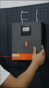 Hybrid Solar inverter PowMr 1.5KW 24V MPPT Solar Hybrid Inverter 230V Pure Sine Wave Built-in 80A MPPT Controller Off-Grid Inverter Auto 50/60Hz Supports All Batteries