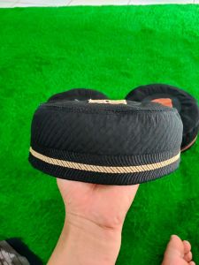 peci hitam bugis madinah