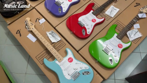 Đàn Guitar Điện Fender Squier Bullet Stratocaster – Chính Hãng
