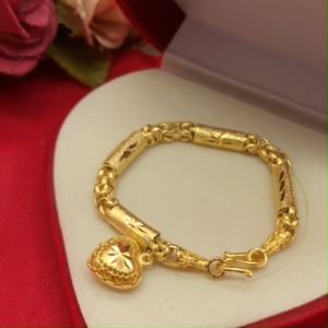 (โปร 1 แถม 1) สร้อยข้อมือทองลายปล้องตัดลายห้อยจี้หัวใจ ความยาว 7.5 นิ้ว ชุบทอง งานสวย ใส่แทนของจริงได้ ข้อมือแฟชั่น