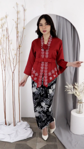 Atasan Kebaya Encim/Kebaya Modern Katun Dengan Aplikasi Bordir