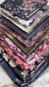 BLACK EDITION TERBARU HIJAB SERAGAM SEGIEMPAT OSCARA MOTIF DASAR HITAM