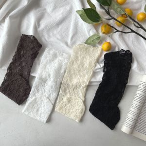 Qing Shui Store (ส่งจากไทย) หวานฤดูร้อนบางโลลิต้าลูกไม้ผู้หญิงถุงเท้ากลวงดอกไม้ตาข่ายระบายอากาศกลางหลอดถุงเท้า Kawaii JK กระโปรงสั้นถุงเท้าโปร่งใส