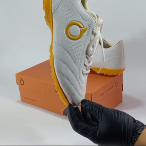 Sepatu Futsal Ortus Eight Seri Classic Type Gerigi Cengkram Kuat Warna Putih Terbaru