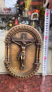 Tượng chúa chịu nạn ốp treo tường bằng đồng hun cao 25cm ngang 17cm nặng 1.5kg