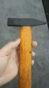 Búa mào nhọn rèn nhỏ cán gỗ tự nhiên – Nhỏ gọn chắc tay bền bỉ theo thời gian