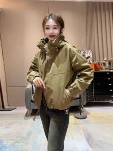 Fashionable Short Casual Womens Jacket 2025 New Design Versatile Compact Spring Outdoor Windbreaker Zipper Closure Hooded