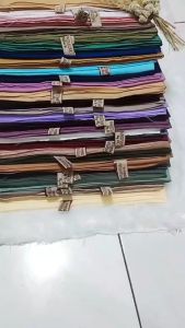 Segi Empat Paris Polos: Jilbab Praktis & Nyaman