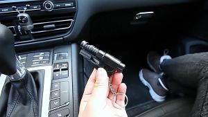 Móc Khóa Xe Hơi Ô Tô Thoát Hiểm HDS8573 Thoát Hiểm Phá Kính Cắt Dây Đai Chất Liệu Nhựa Hợp Kim