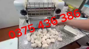 Máy cán bột pizza bánh bao bánh gối bằng điện công suất 2200w lô cán 30cm