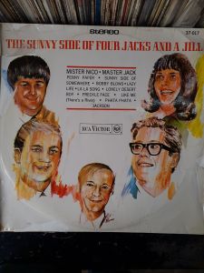 แผ่นเสียง Vinyl Lp 33 rpm สภาพดี ตรวจสอบแล้วมีลองฟัง THE SUNNY SIDE OF FOUR JACKS AND A JILL