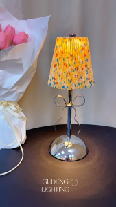 ผ้าพีซ ins โบวตกแต่งโต๊ะย้อนยุคโคมไฟ LED สาวน่ารักโรแมนติกสร้างสรรค์ชาร์จไฟกลางคืน