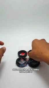 Seal shock depan tiger + seal tutup debu verza cb150r gl promegapro new / SEAL SHOCK TIGER / SEAL SHOK VERZA / SEAL DEBU TIGER KCJ