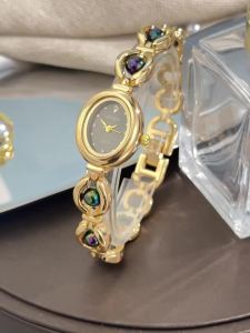 New Fashion Luxury Imitation Pearl French Romantic Oval Shaped Ladies Bracelet Watch High Aesthetic Quartz Watch