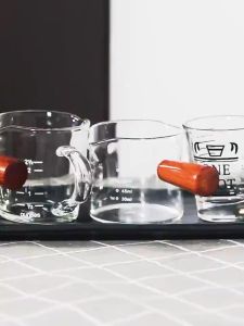 RU.Cafe ถ้วยกาแฟสกัดเอสเพรสโซถ้วยกาแฟ Borosilicate สูงถ้วยซอสร้านอาหารมือจับไม้ ถ้วยตวง แก้วตวงมีสเกล แก้วช็อต กาแฟเอสเปรสโซ่ ด้ามจับไม้ ถ้วยตวงแก้วเอสเพรสโซ่ ถ้วยแก้วเอสเพรสโซ่พร้อมสเกล ชงกาแฟ
