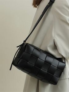 กระเป๋าสะพายข้างผู้หญิง DIVANI ผ้าฝ้ายแท้ กระเป๋าสะพายข้างแบบสะพายข้าง กระเป๋าผ้าฝ้ายแท้แบบสะพายข้างใต้วงแขน กระเป๋าผู้หญิง