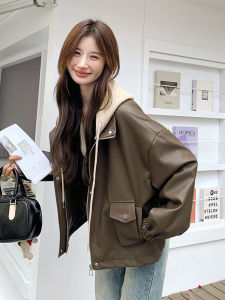 แจ็คเก็ตหนังสีคาเฟ่สำหรับผู้หญิง ฤดูใบไม้ผลิและฤดูใบไม้ร่วง 2025 แจ็คเก็ตแบบมีฮู้ดแบบเท่ๆ ลำลอง ความยาวสั้น 2 ชิ้น ซิป กระเป๋า