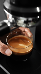 BẢO HÀNG 12 THÁNG - Máy pha cà phê Espresso dùng pin cầm tay không đáy chuyên nghiệp pha cả nóng và lạnh. Thương hiệu Mỹ cao cấp HiBREW - H4C MAX