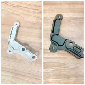 Pát Vario/Click/Vision đĩa 260/267mm xài heo Adelin Fando heo bên phải lắp bên trái màu đen hoặc trắng CNC