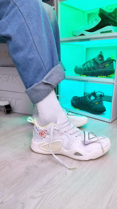 PEAK "Attitude 2.0 Graffiti" ET33857A รองเท้าบาสเกตบอล ข้อกลาง พีค นุ่ม กระชับ ปกป้องข้อเท้า มั่นคงทุกการเคลื่อนไหว