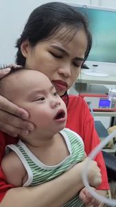 Dụng cụ hút mũi cho bé kéo tay thế hệ mới KidsWorld Nasal Asprirator KWHM02 chất liệu nhựa nguyên sinh lực hút mạnh an toàn cho bé