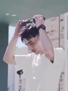 Quạt Đeo Cổ Tích Điện Mini Không Cánh Tiện Lợi 3 Cấp Độ Gió Siêu Mát Hoạt Động Êm Ái Kiểu Dáng Thể Thao