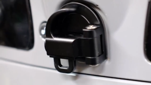 ตะขอแขวนหมวกกันน็อคมีกุญแจล็อคสำหรับ Vespa GTS 150 250 300 GTV 2013-2023