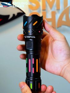 Smiling Shark SD7013 M77 Super Bright Flashlight 8400ML Color fluorescent lamp handle 5 Mode Type-cRechargeable escopic zoom High-capacity batteries are extremely durable