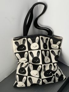 กระเป๋าผ้าใบผู้หญิง กระเป๋าถือลายการ์ตูน จิ้มจุ่ม ความจุขนาดใหญ่ กระเป๋า Andy ร้านทำเครื่องประดับแฟชั่น ฤดูใบไม้ผลิ 2024