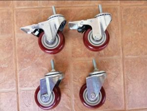 ล้อราวตากผ้า ล้อยูรีเทน ล้อเลื่อนขาเตียง ล้อราวตากผ้า 3นิ้ว แข็งแรง ทนทาน ล้อหนา 32mm. แกนเกลียวน๊อต 10mm. มี2แบบ : แบบมีเบรค/ไม่มีเบรค