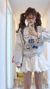 กระโปรงสั้น สไตล์เกาหลีสีขาว ผ้าโพลิเอสเตอร์ มีซับด้านในเป็นกางเกง เย็บระบายแต่งโบว์ด้านหน้า แมทซ์กับเสื้อผ้าได้ทุกชุด #6619