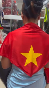 Khăn quàng cổ cờ đỏ sao vàng Việt Nam dạng tam giác quàng sự kiện dịp lễ đẹp | Hàng sẵn số lượng nhiều
