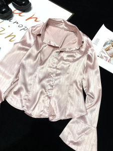 เสื้อเชิ้ตแขนยาวผ้าซาตินสไตล์ฝรั่งเศสสำหรับผู้หญิง ทรงปกติ คอโปโล กระดุมหลายตัว ผ้าอะซิเตท ทรงสั้น ลายทาง CCA