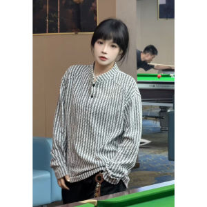 เสื้อยืดคอกลมแขนยาวลายทางสีดำขาว ทรงหลวม ใส่ได้ตลอดทั้งปี สำหรับผู้ชาย เสื้อเชิ้ตลำลอง ระบายอากาศได้ดี ทนทานต่อการสึกหรอ