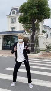 Quần Bò Nam Đen Trơn Rách Gối AMILY chất vải Demin co giãn form slimfit Phối Khoá Zip Ống chân