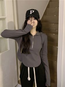 เสื้อยืดคอกลมแขนยาวทรงเข้ารูปสไตล์เกาหลีสำหรับผู้หญิง ฤดูใบไม้ผลิและฤดูใบไม้ร่วง เสื้อชั้นในแฟชั่นสำหรับผู้หญิงไซส์ใหญ่