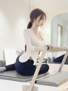 เสื้อยืดคอกลมแขนยาวสีดำคลาสสิก เสื้อชั้นในสุดเก๋สำหรับใส่ทำงาน ฤดูใบไม้ร่วง ผ้าฝ้ายแท้ ทรงสลิมฟิต เสื้อชั้นในสำหรับใส่ด้านนอก