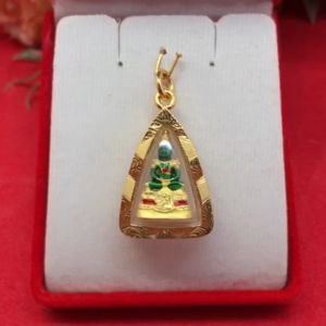 จี้พระแก้วมรกต ขนาด 2x3cm ชุบทอง ทองไมครอน กรอบทองตัดลาย เสริมโชคลาภ สิริมงคลแก่ชีวิต งานสวยพร้อมบูชา