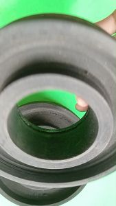 Karet Lift Spacer Per Karet Tatakan Per Belakang Innova Lama Innova Reborn dan fortunerTebal 2cm dan 3cm Harga satu set