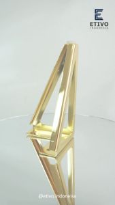 Etivo L06 Kaki Meja / Sofa Besi Modern Segitiga Emas / Hitam