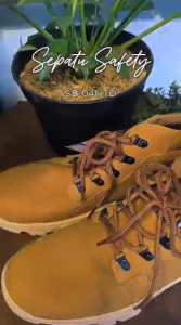 Nukus Sepatu Safety Pria Boots Kulit Asli Nobuck Ujung Besi Coklat Tan - SB 04NTD