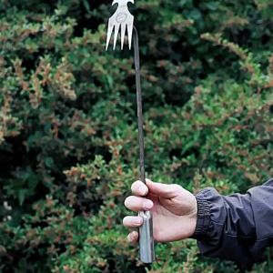 Alat Pencabut Rumput Liar Sela Sela Paving Teras Kebun Taman Praktis Bahan Besi Stainless Anti Karat Dengan Handle Kayu Dan Karet Yang Nyaman