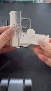 Fashionable Folding Pistol Inflatable Lighter Red Flame Personalized Fingertip Spinner Stress Reduction Mens Gadgets