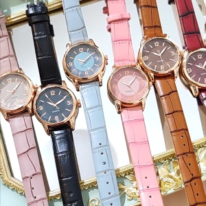 LunaShine นาฬิกาข้อมือนาฬิกาผู้หญิงการออกแบบที่สร้างสรรค์นาฬิกาแฟชั่นสายนาฬิกาควอตซ์สองสีนาฬิกาผู้หญิง