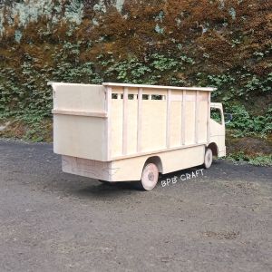 Mainan miniatur truk oleng kayu mentahan canter