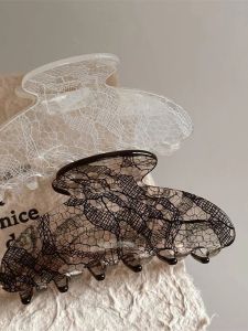 V.C.I | Lace Pattern Mature Mid-Sized Hair Clip