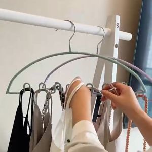 ไม้แขวนชุดชั้นใน ไม้แขวนผ้า ไม้เเขวนขอบกันลื่น Clothes Hanger แขวนชุดชั้นใน ผ้าขนหนู เสื้อผ้า ช่วยประหยัดพื้นที่ในการตากผ้า แพ็ค5ชิ้น Simple Thailand