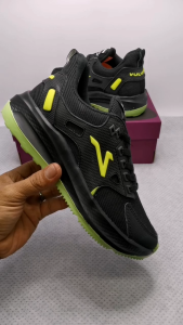 Sepatu Running Pria Stabilo Mesh Elegan Warna Hitam Pekat dengan Pelangi Rubber Sole